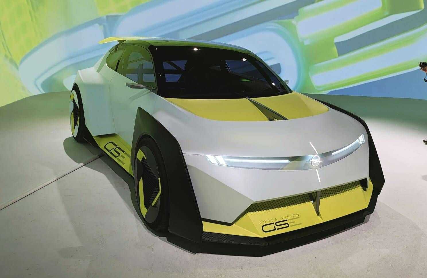 Corsa GSe Vision, la nuova sfida elettrica di Opel tra strada e videogame