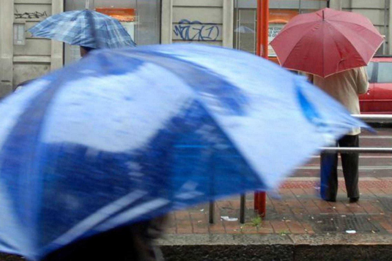 Temporali al Nord, caldo al Sud: scatta l’allerta arancione in 5 regioni